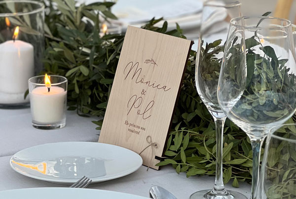  Placa de fusta personalitzada amb els noms dels seg&uuml;ents a casar-se